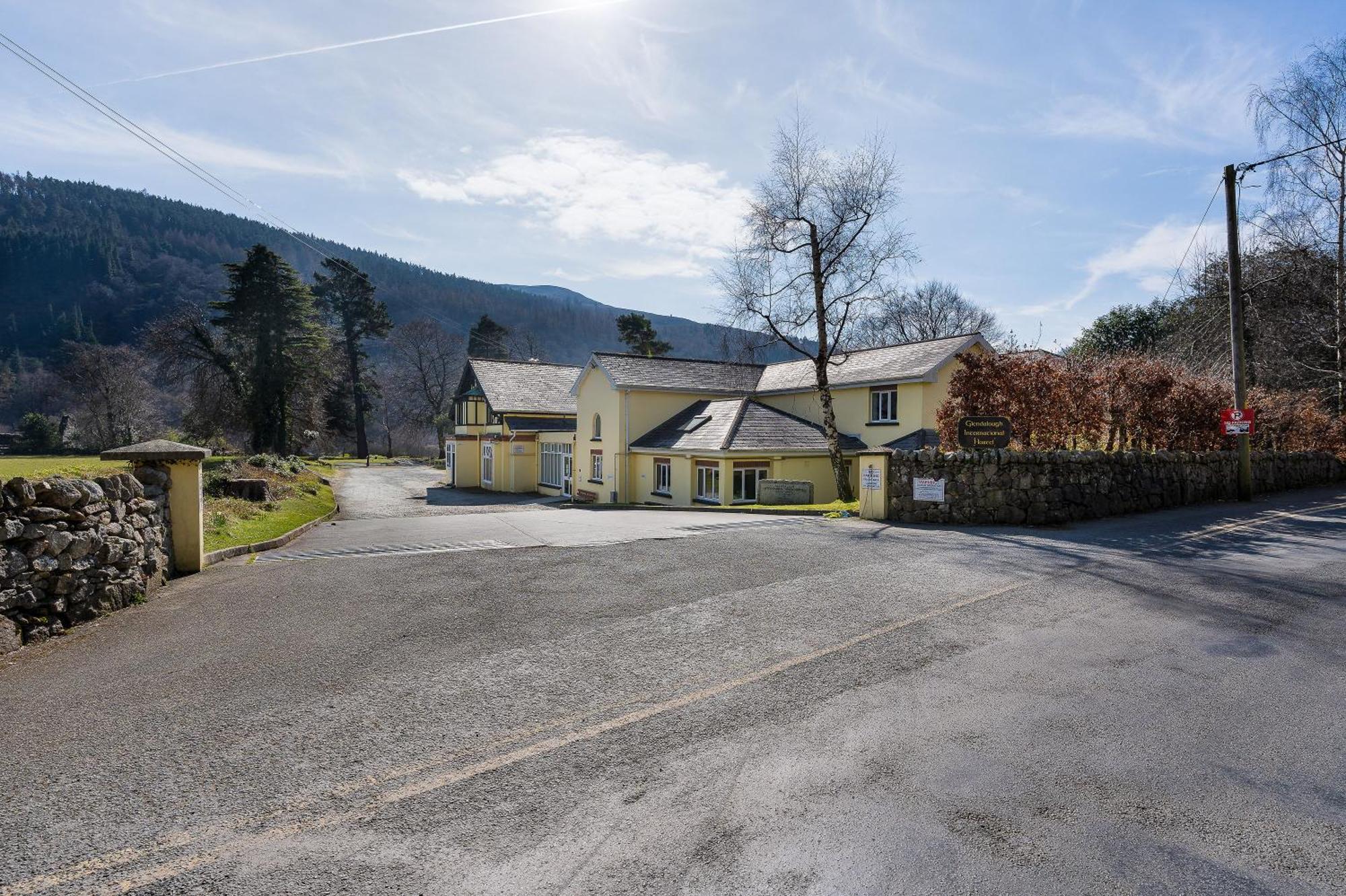 Glendalough International Youth Hostel Laragh Exterior foto